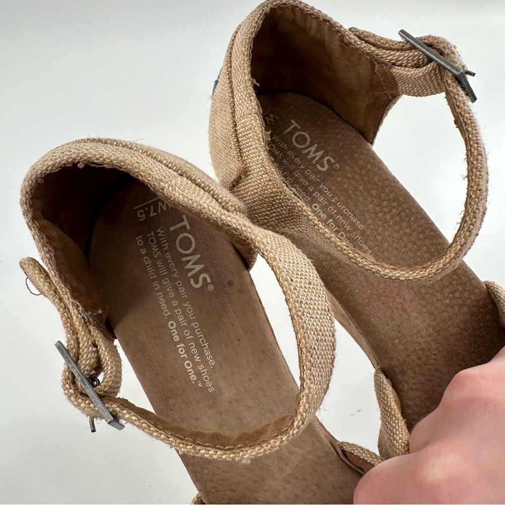 Toms womens sandals size 7.5 tan canvas cork wedges - Picture 10 of 12